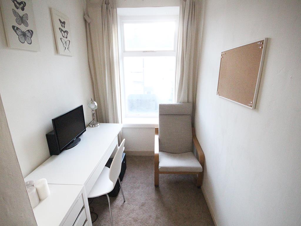 2 bedroom mid terrace house For Sale in Burnley - IMG_1140.jpg